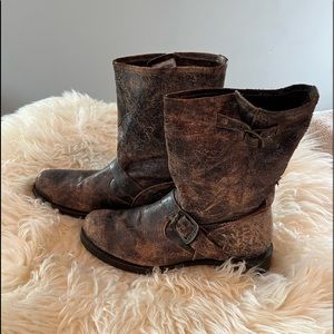 Frye Veronica Distressed boots size 9 In very good condition. Moto brown. Fall